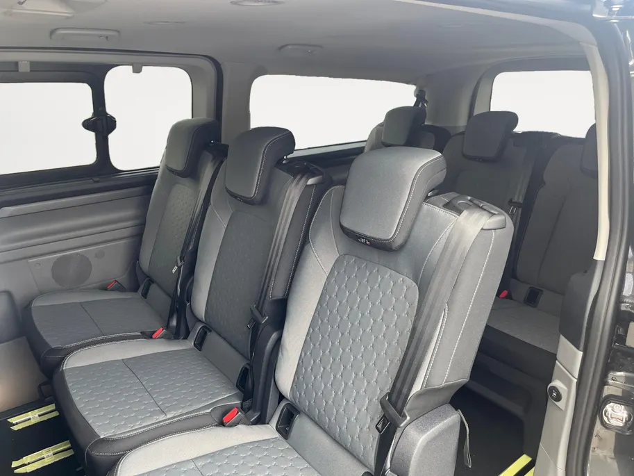 Ford Tourneo Custom 340 L2 Titanium 2.5 PHEV 233 pk | 9-persoons | TE BESTELLEN | Dual-zone airco | Inklapbare trekhaak | Cruise control | Verwarmd stuurwiel | Dubbele schuifdeuren met uitzetruiten | 17' LM velgen
