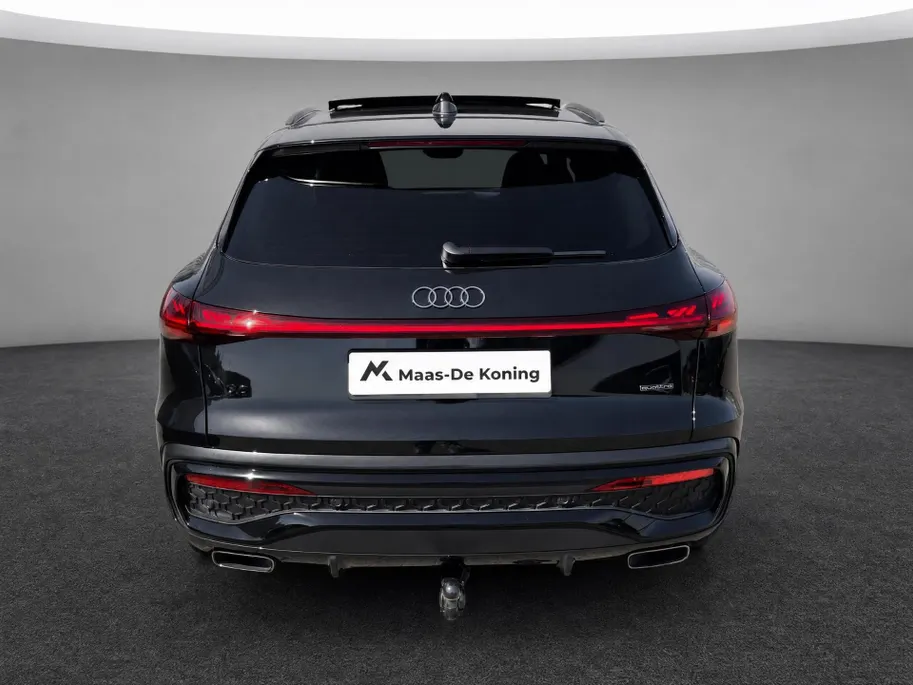 Audi Q5 2.0TFSIe-hybrid 220kW/299PK quattro S Line · Panoramadak · Trekhaak · 360°Camera + Parkeersensoren · Leder · Garantie t/m 17-05-2030 of 120000km.
