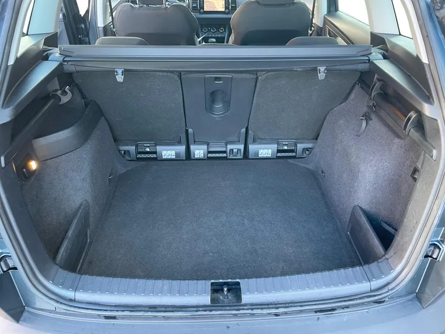 Škoda Karoq 1.0 TSI Ambition Business DSG-Automaat| Wegklapbare trekhaak| Navi| Cruise Control| Climate control| Parkeersensoren v+a|