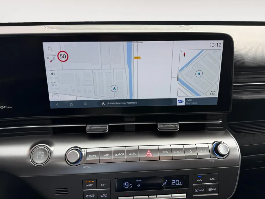 Hyundai Kona 1.6 GDI HEV Comfort Smart | Navigatie| Stoel/Stuurverwarming| Elektrische achterklep| Achteruitrijcamera| Parkeersensoren v+a |