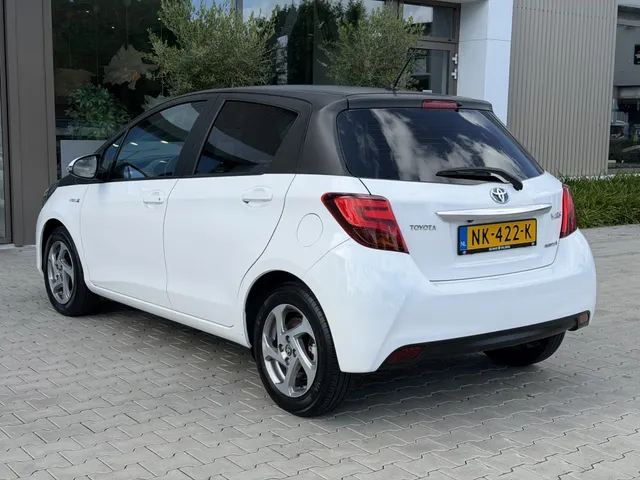Toyota Yaris 1.5 Hybrid Trend Bi-Tone | Leer | Navigatie | LM Velgen