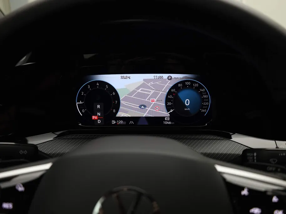 Volkswagen Golf 1.5eTSI/130PK DSG R-Line · Panoramadak · Apple/Android Car Play · Stoel & Stuurverwarming · Navigatie