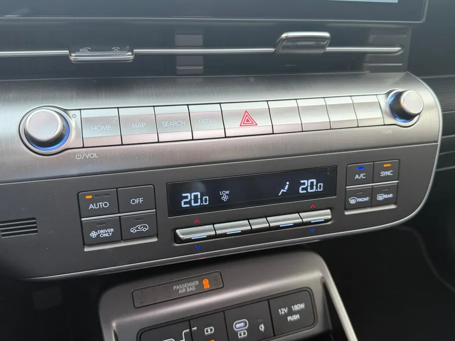 Hyundai Kona 1.6 GDI HEV Premium Sky | Schuif-/kantel dak | Navigatie | Apple Carplay/ Android Auto | Stoelventilatie | Stuur/ Stoelverwarming |