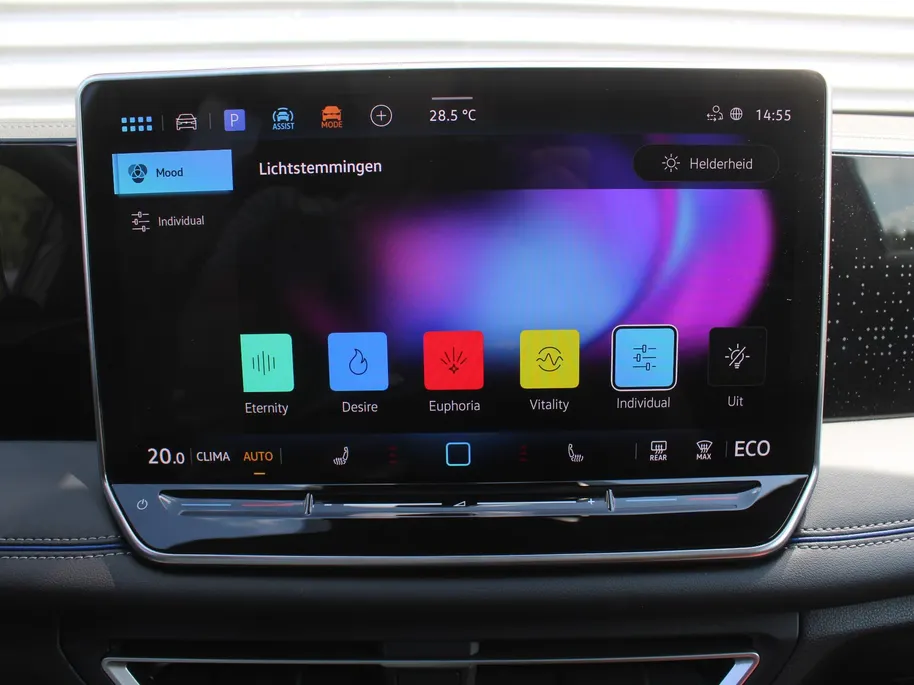 Volkswagen Tiguan 1.5 eHybrid R-Line Edition | Elek. trekhaak | Schuifdak | Stuur-/stoelverwarming + massage | Camera | 20' LM | HUD | LED | Dodehoek detectie | Nieuwstaat | BTW auto |