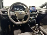 Ford Fiesta 95PK EcoBoost ST-Line | Keyless | Lichtmetalen Velgen | Climate Control | Apple CarPlay/Android Auto | LED Dagrijverlichting | Cruise Control | Armsteun | Elektrische Ramen & Spiegels |