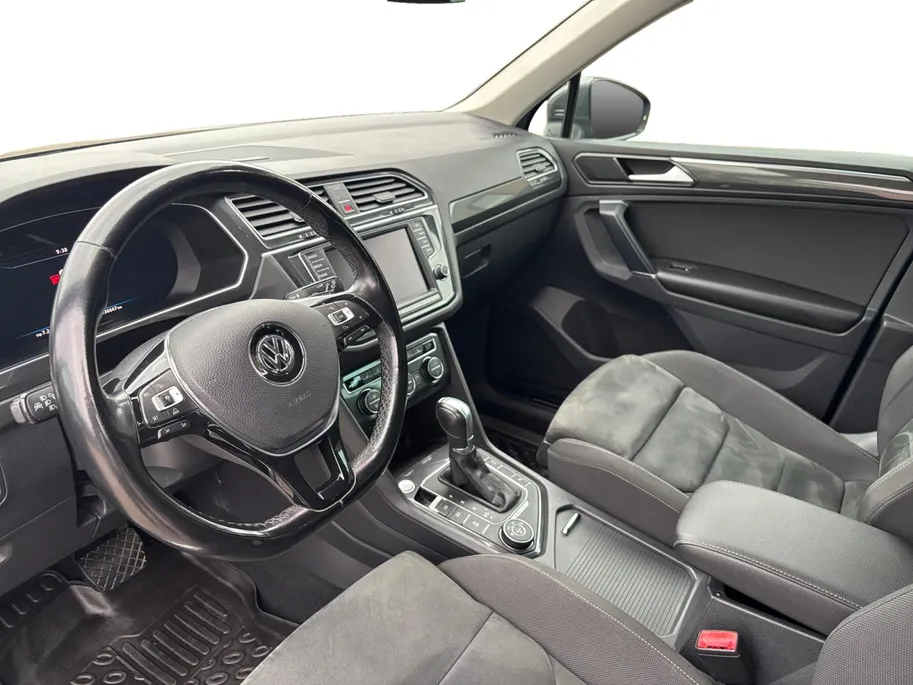 Volkswagen Tiguan 2.0 TSI 4Motion Highline | Trekhaak | Adapt. Cruise Control | Stoelverwarming | Climate Control | Parkeersensoren |