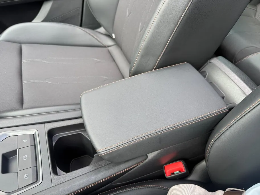 CUPRA Formentor 1.5 TSI e-Hybrid Business Afneembare trekhaak | panorama dak | stoel/stuur verwarming | Carplay |