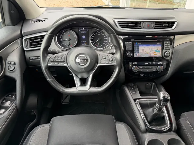 Nissan QASHQAI 1.2 DIG-T 115pk N-Connecta | Panoramadak | Navigatie | 360-Camera | Blind Spot | Keyless