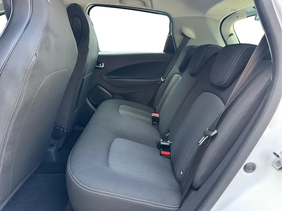 Renault ZOE R110 Limited 41 kWh | Koop Accu | SOH 92.2% | Parkeersensoren | Cruise & Climate Control | Stoelverwarming | Bluetooth | Navigatie | 12 Maanden BOVAG Garantie