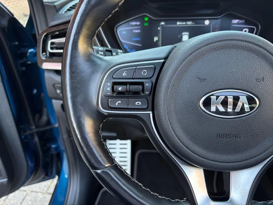 Kia Niro 1.6 GDi Hybrid ExecutiveLine | Stoel verwarming en ventilatie | Dodehoek detectie | Schuif/kantel dak | Trekhaak  | Keyless Entry | Apple CarPlay/ Android Auto | Lichtmetalen Velgen |