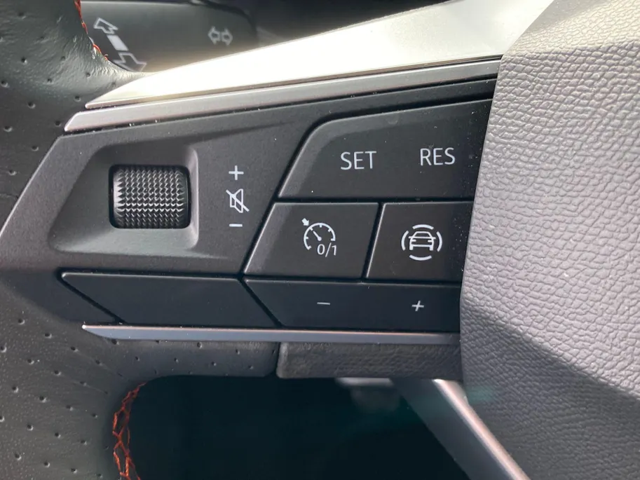 SEAT Arona 1.0EcoTSI/95PK FR · Apple/Android Car Play · LED · Cruise control · Garantie t/m 08-04-2027