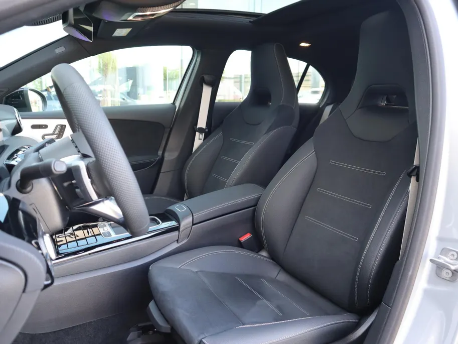 Mercedes-Benz A-Klasse 250 e Star Edition AMG Line Plus l Trekhaak l Panoramadak l Memory