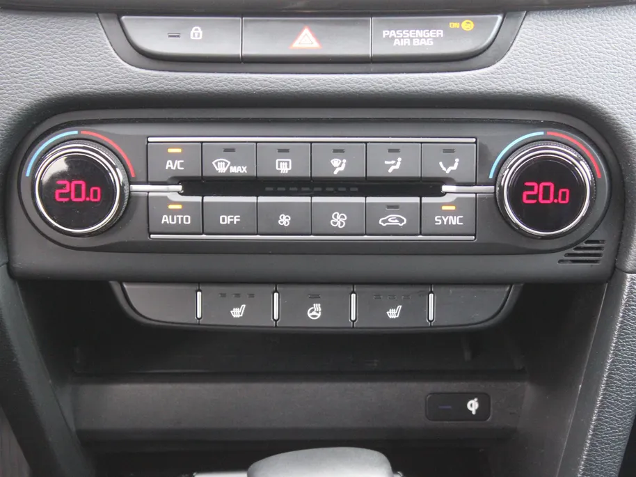 Kia Ceed Sportswagon 1.5 T-GDi DynamicPlusLine | Stoel- & stuurverwarming | Camera | Clima | Cruise adapt. | LED | Navi | Elek. achterklep | 16' LM |