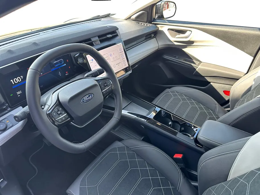 Ford Puma Gen-E Premium 46,8 kWh | Driver Assistancepack | Winterpack | Matrix Ledkoplampen | Panoramadak | El. Achterklep | BLIS | Nieuw te bestellen bij Zeeuw & Zeeuw Ford Schoonhoven |