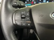 Ford Fiesta 1.0 EcoBoost Hybrid Titanium | Apple Carplay / Android Auto | Stoel + Stuurverwarming | Cruise Control | Parkeersensoren Achter | Lichtsensor | Climate Control | Verwarmbare Voorruit