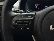 Kia Stonic 1.0 T-GDi MHEV DynamicPlusLine | Apple Carplay / Android Auto | Navigatiesysteem | Stoel + Stuurverwarming | Licht + Regensensor | Parkeersensoren + Camera Achter | Cruise Control | 16' Lichtmetalen Velgen