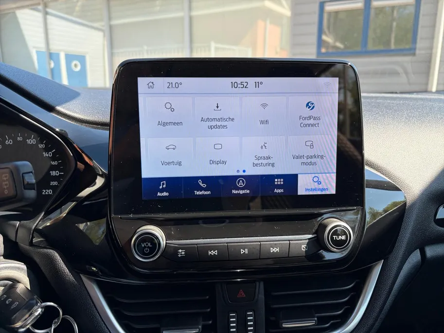 Ford Fiesta 1.0 EcoBoost Titanium | 1e Eigenaar | NL-Auto | Navigatie | Climate Control | Cruise Control | Parkeersensoren | Lichtmetalen velgen | All Weather banden