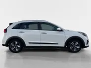 Kia Niro 1.6 GDi Hybrid DynamicLine | *1E EIGENAAR | TREKHAAK | FABRIEKSGARANTIE | APPLE CARPLAY/ ANDROID AUTO | NAVI | CAMERA | LMV | DAB+ | STOF/ LEDER | ETC…