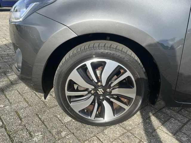 Suzuki Swift 1.0 Stijl Smart Hybrid 1e eigenaar| Dealer onderhouden| Meest Luxe uitvoering| Fabrieksgarantie tot 2028