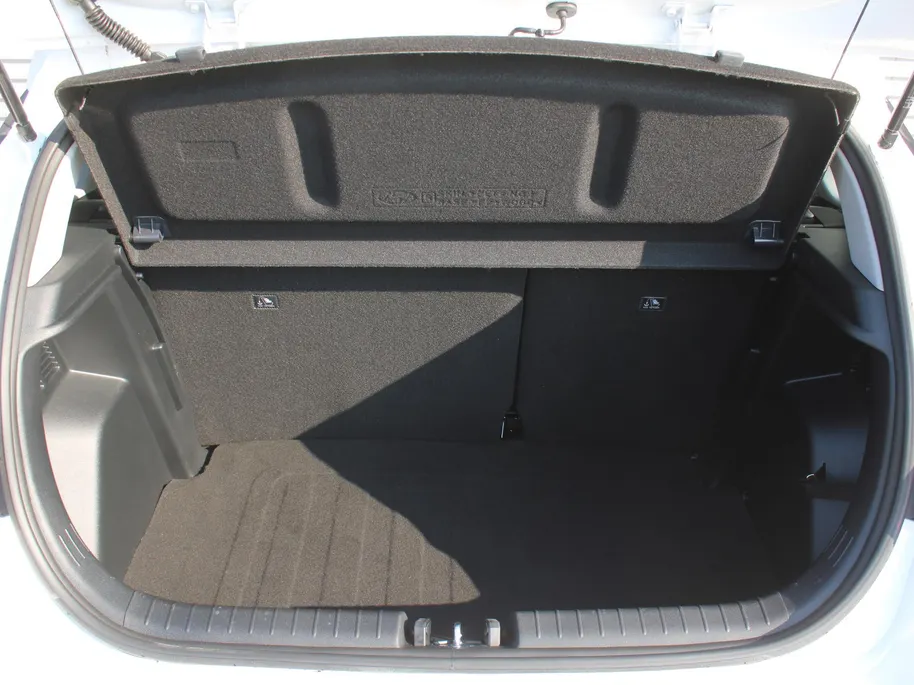 Hyundai i20 1.2 MPI Comfort | BTW Auto | Stuur-/stoelverwarming | Camera | Navi | Apple Carplay | Android Auto | Cruise | 16' LM | All seasons | Airco |