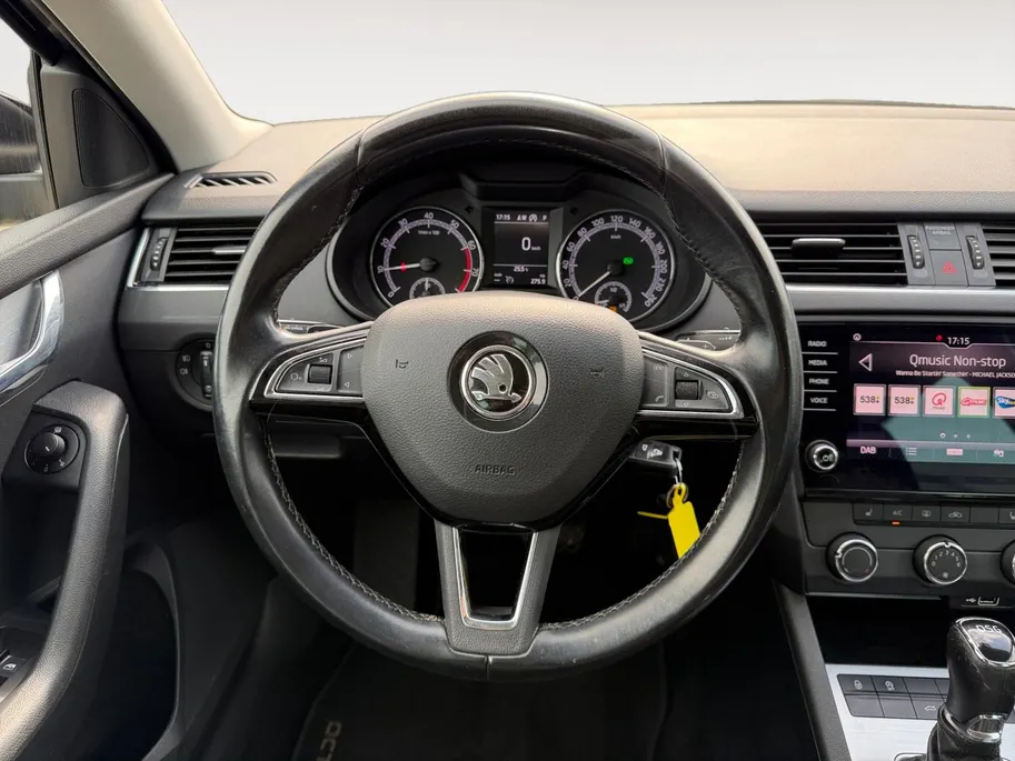 Škoda Octavia Combi 1.5 TSI Greentech Ambition Business | Automaat | Navigatie | Apple carplay & Android auto | Parkeersensoren voor en achter | Achteruitrijcamera | Elektr. achterklep | Afneembare trekhaak | Stoelverwarming voor | Bovag garantie |