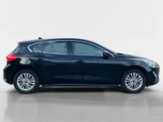 Ford Focus 1.0 EcoBoost Titanium Business | Navigatie | Apple carplay & Android auto | Winter pack | BLIS | Parkeersensoren voor en achter | Achteruitrijcamera | Trekhaak | Cruise control | Airco | Bovag garantie |