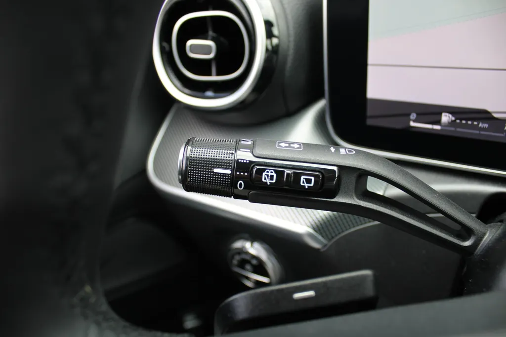 Mercedes-Benz C-Klasse Estate 180 Business Line | Stoelverwarming | Camera | Elek. stoelverstelling + achterklep | Draaloze telefoonlader | 17” LM | LED | Clima | Navi |