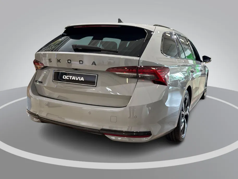 Škoda Octavia combi Sportline Business 1.5 TSI m-HEV 110 kW / 150 PK | Trekhaak wegklapbaar | 19'' draconis velgen | 1.000,- inruilbonus!!