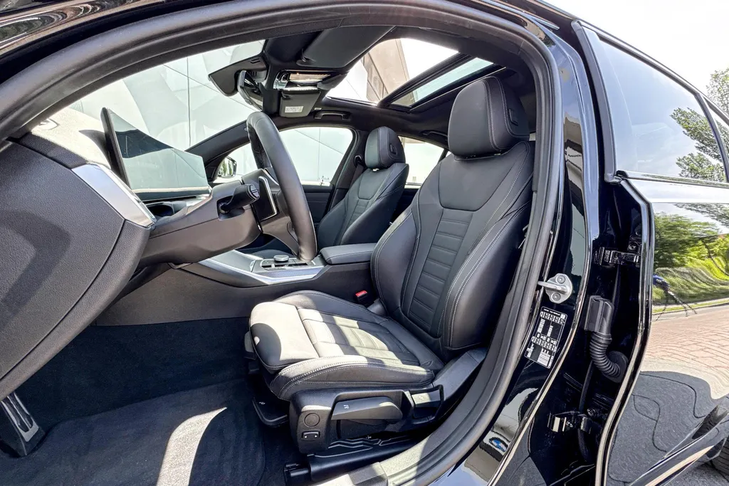 BMW 3 Serie Sedan 318i M-Sport