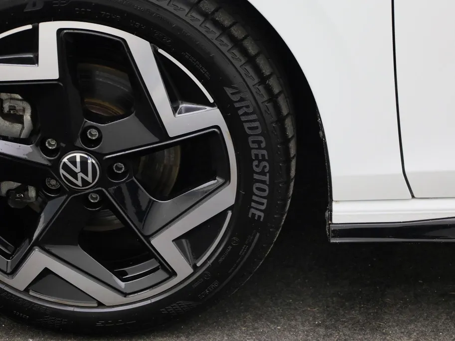 Volkswagen Golf 1.5eTSI/150PK R-Line Black Style DSG · Navigatie · Camera + Parkeersensoren · Apple/Android Car Play · Garantie t/m 18-11-2026  · EXTRA INRUILKORTING ·