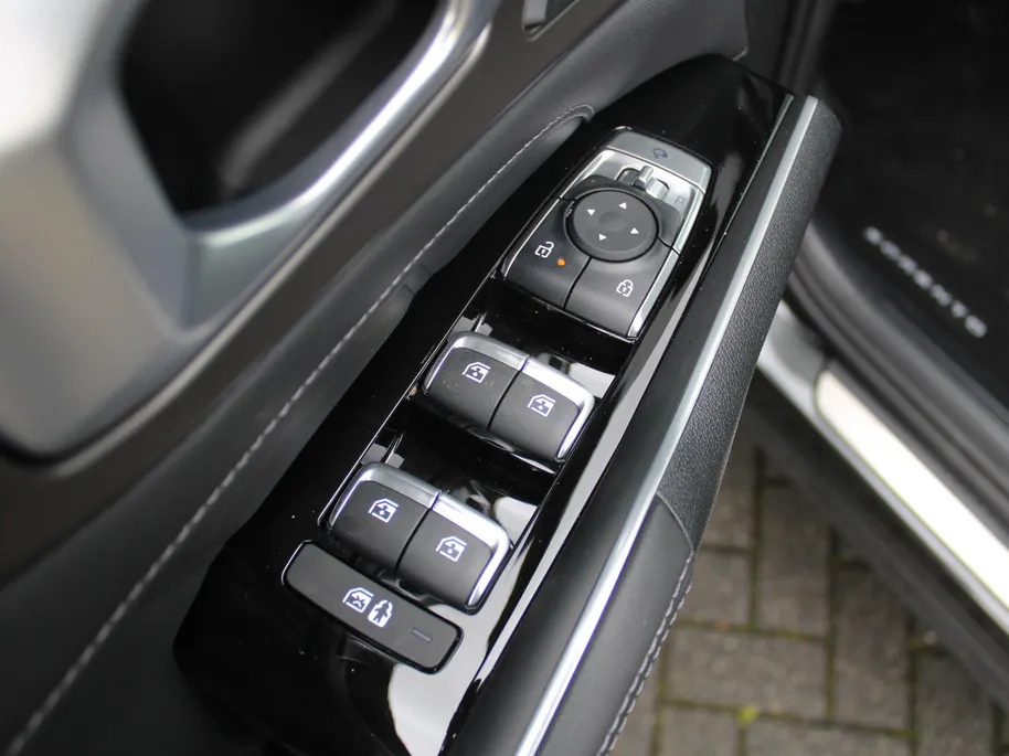 Kia Sorento 1.6 T-GDi Plug-in Hybrid 4WD ExecutiveLine 7p | Stuur-/stoelverwarming + ventilatie | Schuifdak | Leer | 360 Camera | Elek. stoelverst. | HUD | LED | 19' LM |