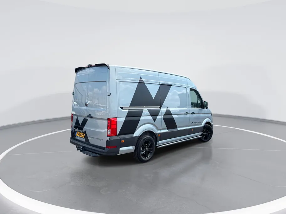 Volkswagen Bedrijfswagens Crafter Bedrijfswagens 35 Trendline 2.0 TDI 140pk L3H3 · 18' LM velgen · Trekhaak · Sidebars · Achterdeurspoiler · Voorspoiler · Camera · Apple/Android Car Play · Navigatie