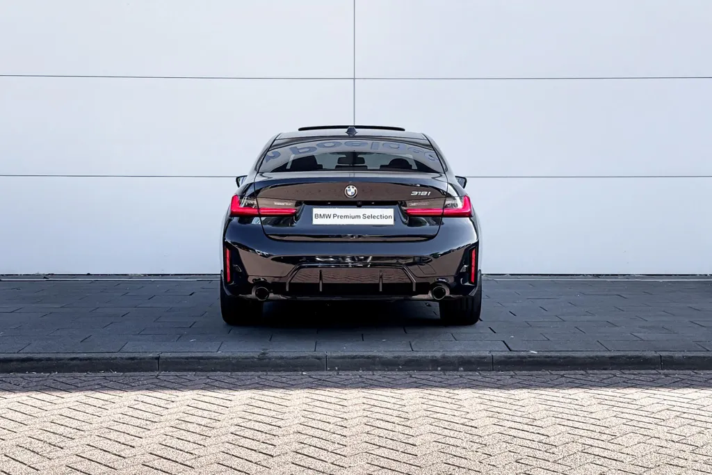 BMW 3 Serie Sedan 318i M-Sport