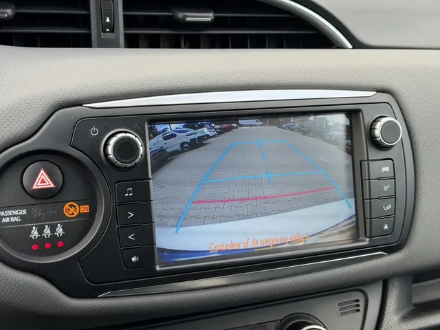Toyota Yaris 1.5 Hybrid Trend Bi-Tone | Leer | Navigatie | LM Velgen