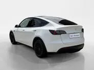 Tesla Model Y 351PK Long Range AWD 75 kWh Automaat | 1e eigenaar | Panoramadak | Basic Autopilot | 360 Camera | Stoelverwarming | Leder | Elektrische Achterklep | Elektrische Stoelen | Full LED |