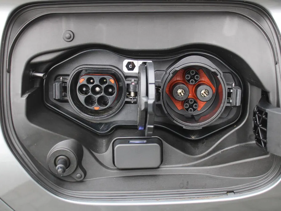 Mitsubishi Eclipse Cross 2.4 PHEV Executive | Trekhaak | 18' LM | 360 Camera | Navi | Cruise adapt. | Elek. stoelverstelling | Leer/Alcantara | Stuur-/stoelverwarming | LED |