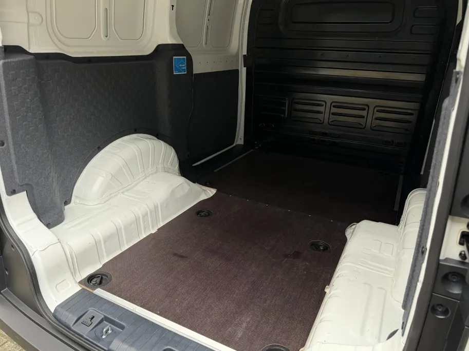 Kia PV5 L2H1 Plus 51.5 kWh | incl. berkentriplex laadvloer | All-season banden | 297 km WLTP-actieradius | Snelladen van 10% tot 80% in 30 minuten | Stoel- en stuurverwarming | Achteruitrijcamera | Draadloos Apple/Android Carplay | Parkeersensoren voor- en achter