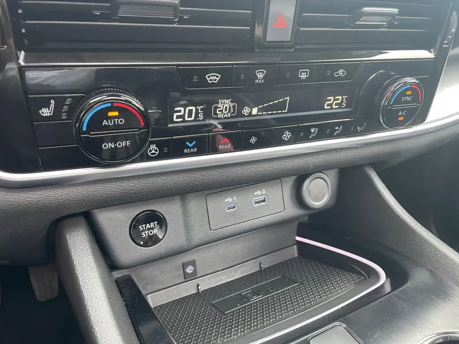 Nissan X-Trail Tekna | Navigatie | Schuif-/ Kanteldak | Stoelverwarming voor & achter | 360 camera | Apple Carplay/ Android Auto | Geheugenfunctie voorstoelen | Elektrische Kofferbak |