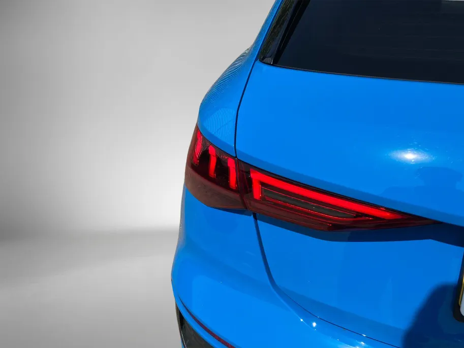 Audi A3 Sportback 45 TFSIe 245pk S edition Competition · Panoramadak · Camera · Massage functie · Apple/Android Car Play · Adaptive Cruise Control · Elektrisch verstelbare stoelverstelling · Stoelverwarming ·