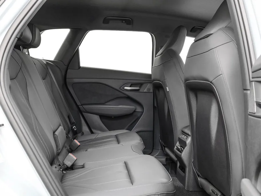 Audi Q3 1.5 200kW e-hybrid S edition 272 PK · Tech plus · Lederen bekleding · Trekhaak elek. wegklapbaar