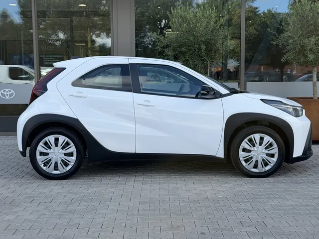 Toyota Aygo X Hybrid 115 play | Apple Car-Play | Adap cruise