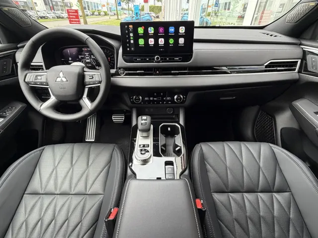 Mitsubishi Outlander 2.4 PHEV Black Edition | NIEUW | Leder | Panoramdak | App Connect | Keyless | Head-Up