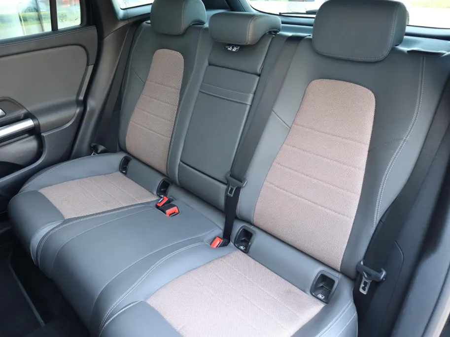Mercedes-Benz EQA 250 Business Solution Luxury 67 kWh l Keyless l Panoramadak l Stoelverwarming