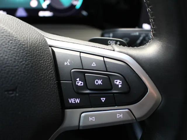 Volkswagen Golf 1.0 eTSI Life DSG | Navigatie Pro | Cruise Control | Lichtmetalen velgen