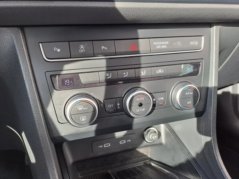 SEAT Ateca 1.5 TSI Style Business Intense | Keyless start | ECC | Navigatie | Camera | Cruise control adaptief | Apple Carplay/Android Auto | 17'' LM