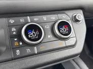 Land Rover Defender 110 2.0 P300e 110 X-Dynamic HSE