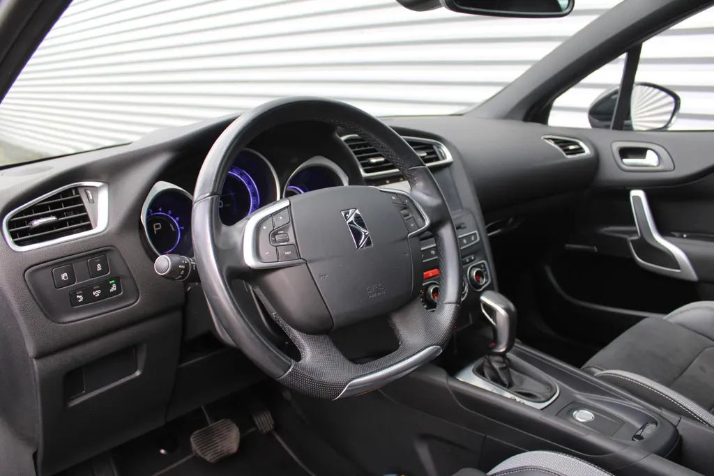 DS DS 4 Crossback 1.6 THP Chic | 17' LM | Trekhaak | PDC | Camera | Cruise |