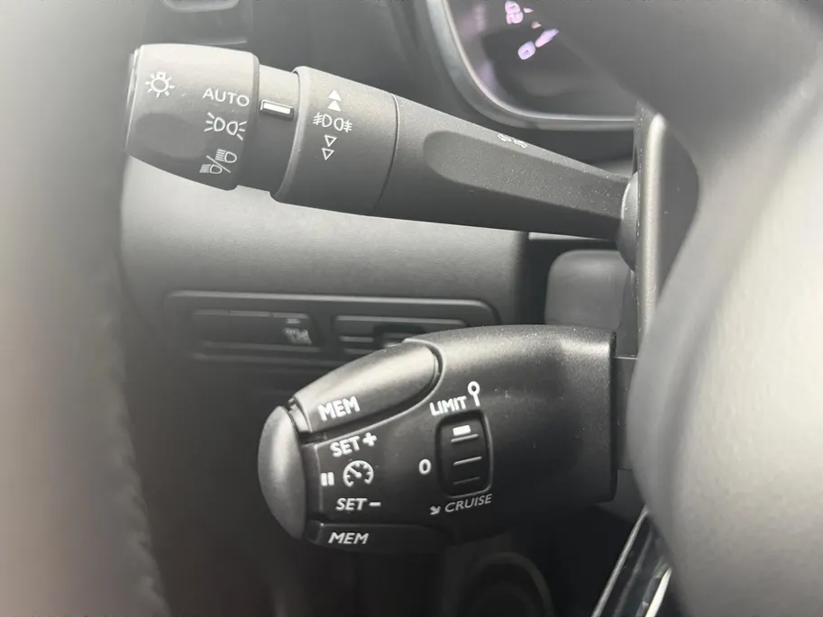 Citroën C3 Aircross 1.2 PureTech Shine | Head up display | Stoelverwarming | Navigatie | Camera |