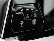 Volkswagen Golf 1.0 eTSI 110pk DSG Life · Camera · Apple/Android Car Play · Navigatie · P-Sensoren · Sfeerverlichting · 16'' Inch · Garantie t/m 06-02-2028 of 100.000km