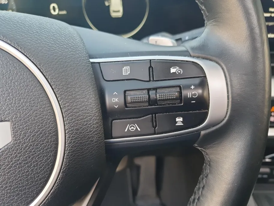 Kia Sportage 1.6 T-GDi Hybrid DynamicPlusLine | Stoel en stuurverwarming | Panorama schuifdak | Elektrisch bedienbare voorstoelen | Navigatie | Dodehoek detectie | Getinte ramen achter |